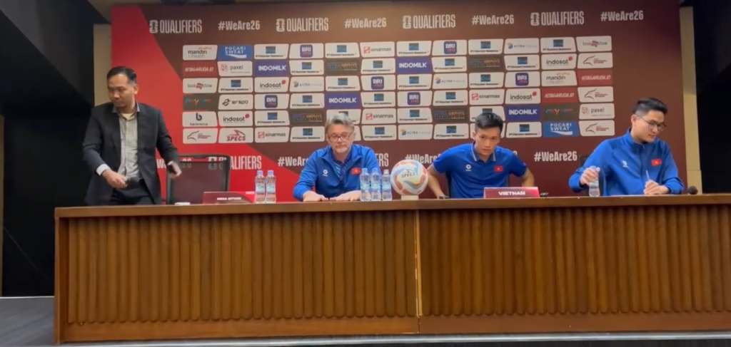 Họp báo ĐT Việt Nam đấu Indonesia: HLV Troussier trấn an CĐV, không lo lặp lại thất bại