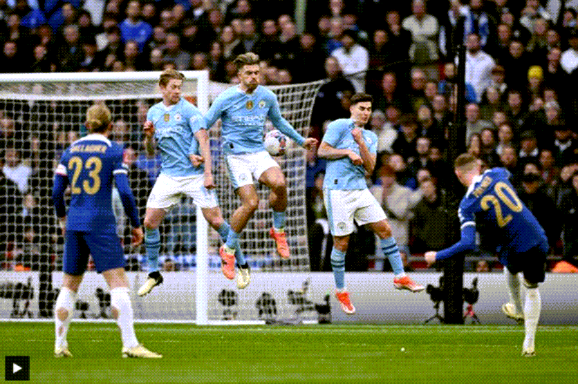 Man City thắng nhọc Chelsea: Khó hiểu Grealish thoát 11m, cả Guardiola và Pochettino đều bực