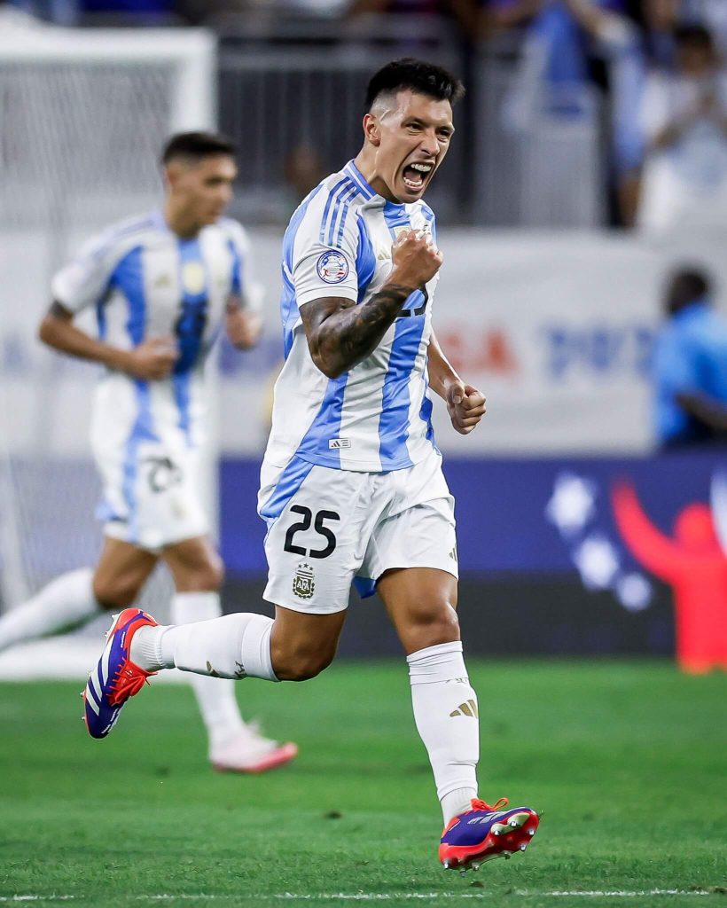Messi trượt PEN, Argentina vẫn đi tiếp nhờ 2 lần cản 11m của Martinez