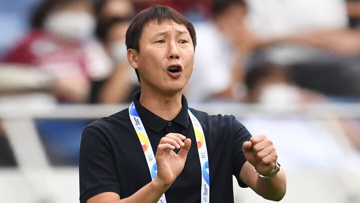 HLV Kim Sang Sik và Thử Thách Từ ĐT Nga và ĐT Thái Lan