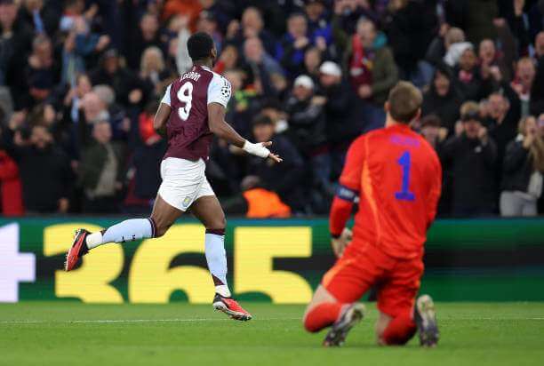 Bayern thành nạn nhân của siêu dự bị Aston Villa