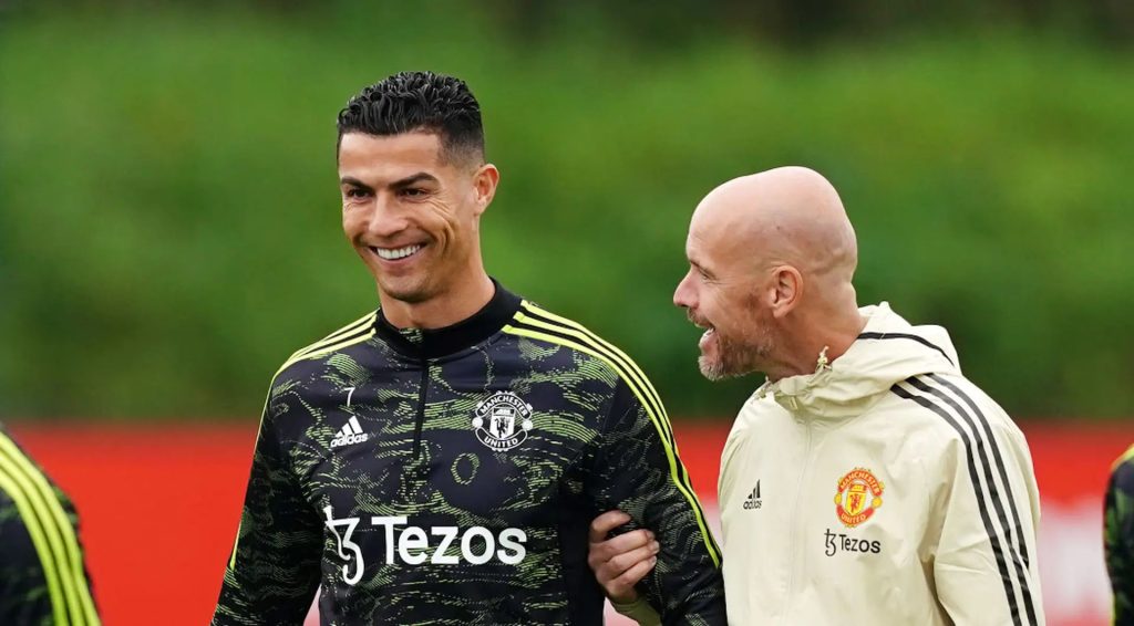 Sốc: Ten Hag làm nhục Ronaldo, cấm vào phòng thay đồ MU