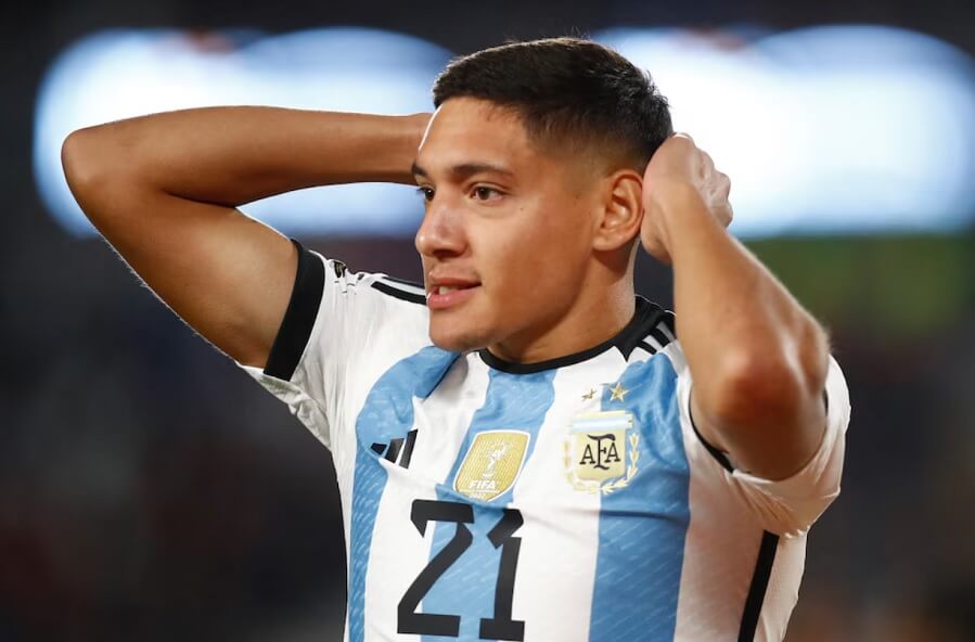 Argentina chịu tổn thất lớn khi mất 4 hậu vệ, triệu tập khẩn cấp tiền đạo Giuliano Simeone