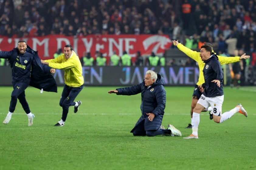 Mourinho: "Nếu Biết Trọng Tài Kém Vậy, Tôi Đã Không Đến Thổ Nhĩ Kỳ"