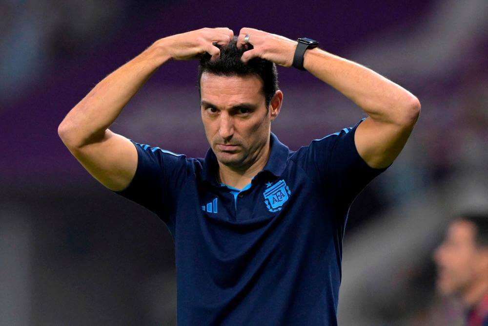 Argentina chịu tổn thất lớn khi mất 4 hậu vệ, triệu tập khẩn cấp tiền đạo Giuliano Simeone