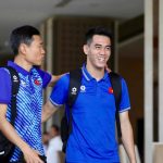 ĐT Việt Nam chia 2 nhóm về nước, chờ đá bán kết lượt về AFF Cup tại Việt Trì