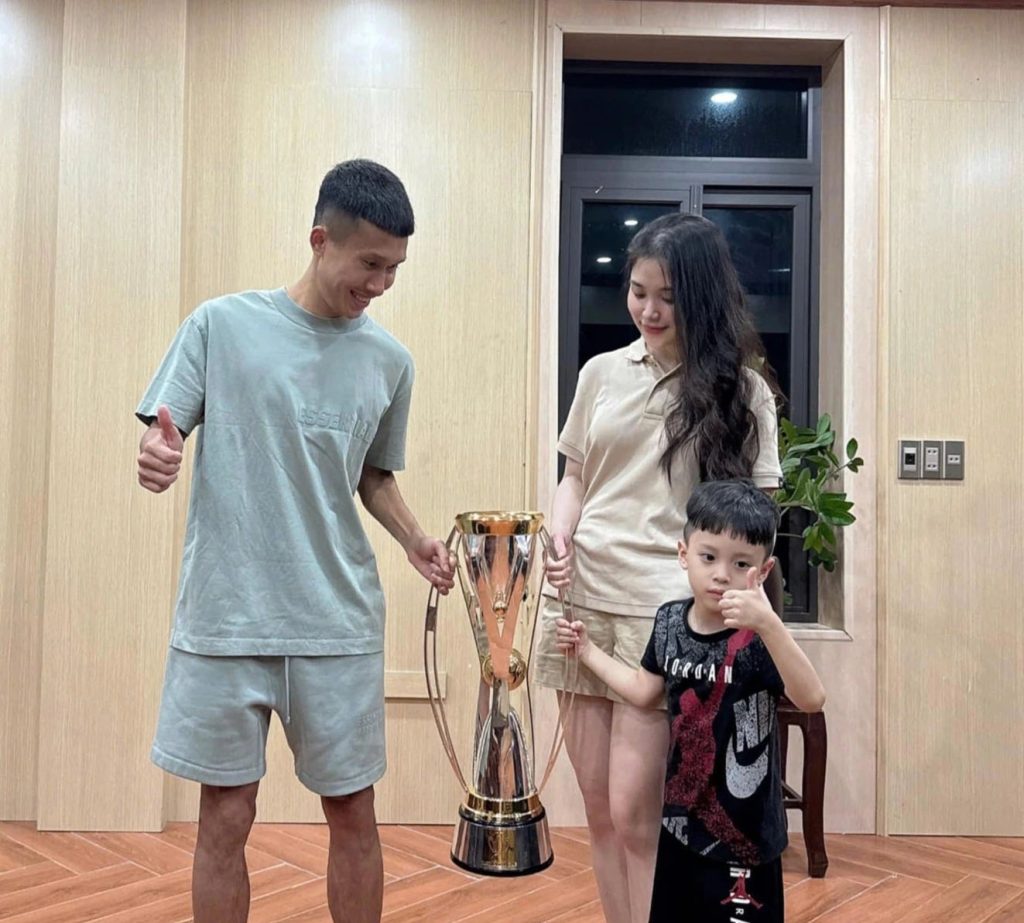 Vợ ‘thánh meme’ Doãn Ngọc Tân tiết lộ về chồng: ‘Hiền lành, không có khiếu hài hước, làm gì cũng hết lòng’