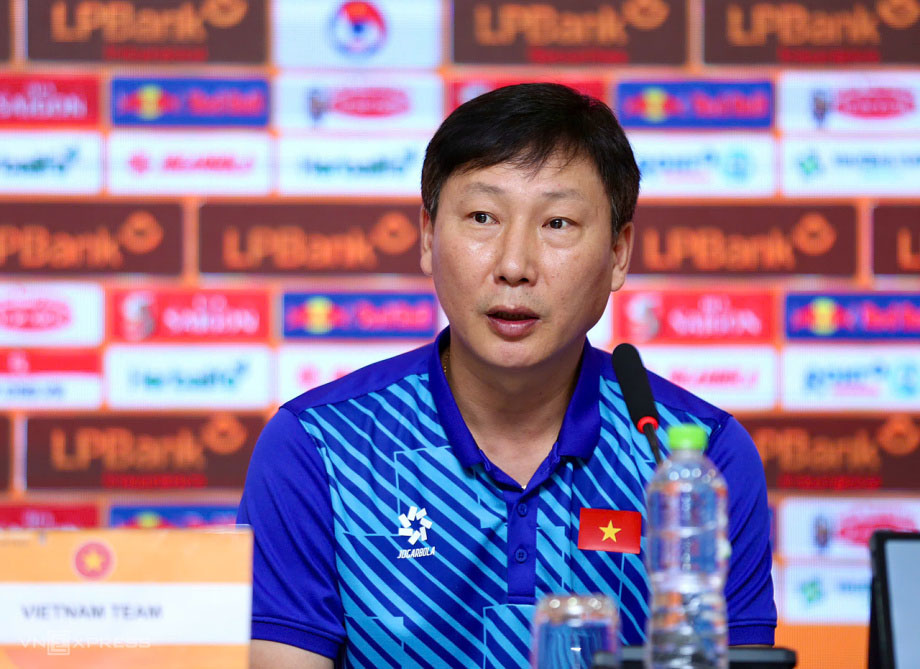 Họp báo Việt Nam – Thái Lan: Thầy Kim muốn thắng ở Bangkok, không sợ áp lực