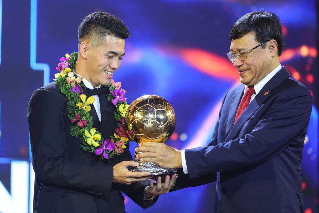 ‘Công danh là để cống hiến’, Tiến Linh từ thiện toàn bộ tiền thưởng Quả bóng vàng