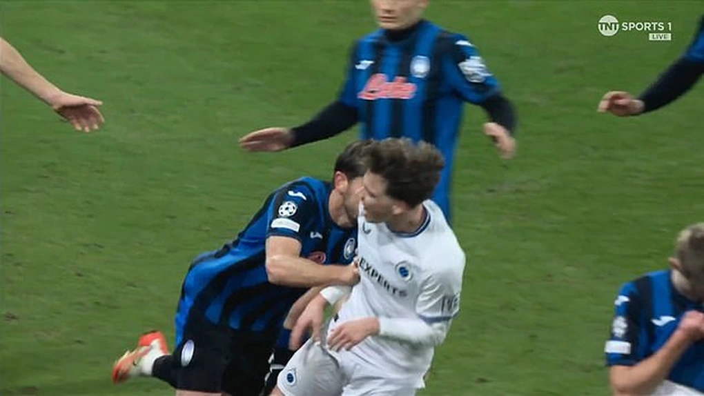Khoảnh khắc đầy xấu hổ của đội trưởng Atalanta trong trận đấu với Club Brugge