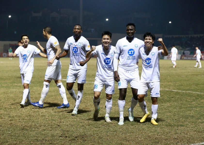 Nhận định Nam Định vs Sanfrecce Hiroshima (19h00 ngày 12/2): Khách lấn át chủ