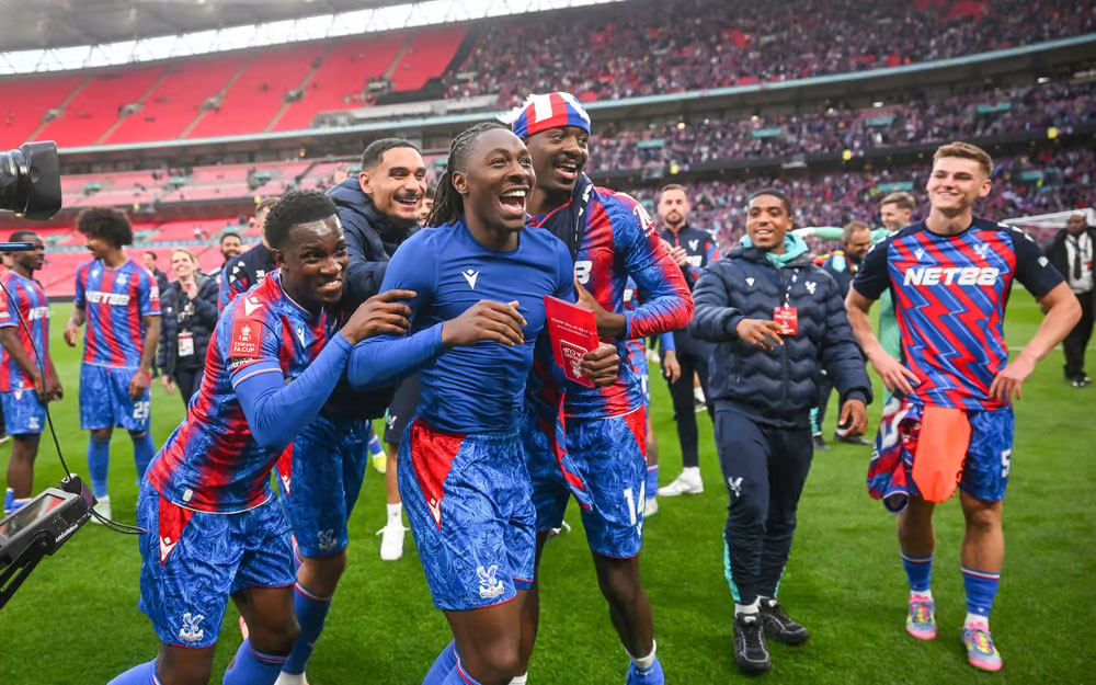 Crystal Palace họp khẩn với UEFA tránh bị tước vé dự cúp châu Âu, kết quả ra sao?