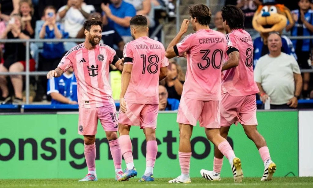 Messi 38 tuổi vẫn solo qua 4 cầu thủ để ghi bàn, fan đối thủ vỗ tay phấn khích