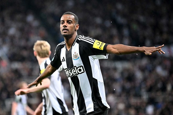 Nhìn lại toàn cảnh lùm xùm giữa Isak và Newcastle